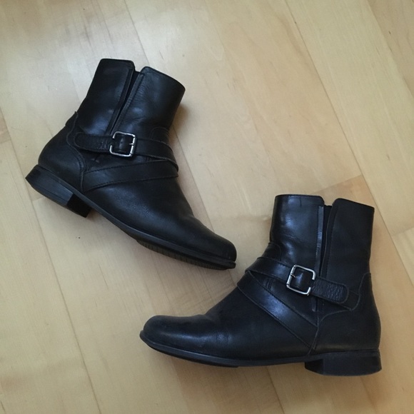 Hush Puppies leather ankle booties with buckles - Picture 1 of 7